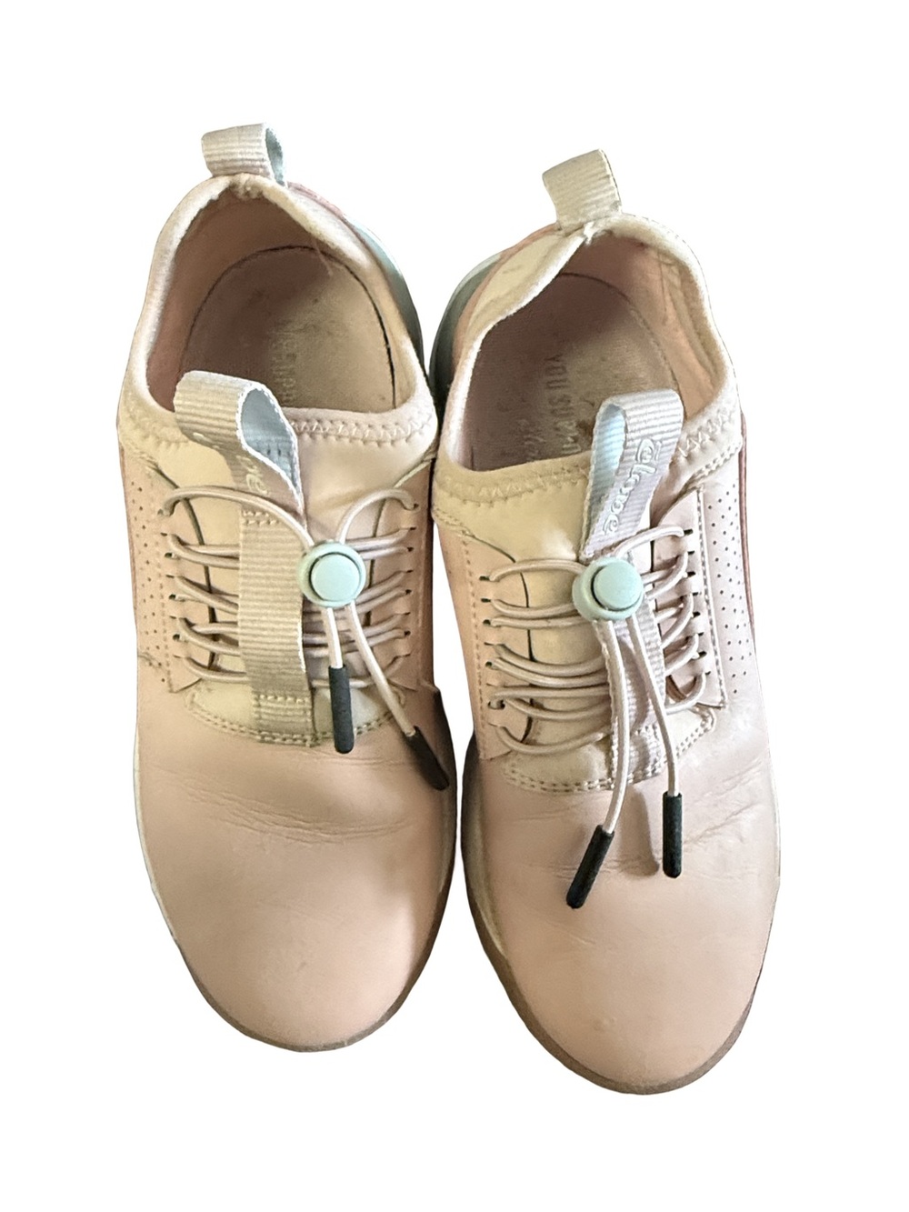 Clove water resistant pink shoes